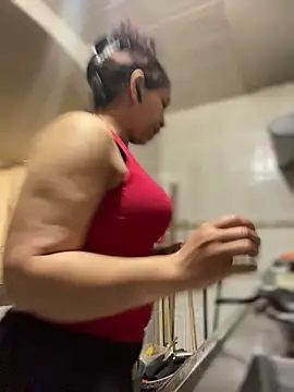 Snapshot of Carola-Ross chatting on October 2, 2025, 6:26 pm Carola-Ross online show from October 2, 2025, 6:26 pm