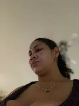 Snapshot of Carola-Ross chatting on October 8, 2025, 7:33 pm Carola-Ross online show from October 8, 2025, 7:33 pm