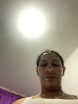 Snapshot of Carola-Ross chatting on October 18, 2025, 6:08 pm Carola-Ross online show from October 18, 2025, 6:08 pm