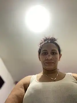 Snapshot of Carola-Ross chatting on October 27, 2025, 6:01 pm Carola-Ross online show from October 27, 2025, 6:01 pm