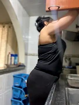 Snapshot of Carola-Ross chatting on October 30, 2025, 5:46 pm Carola-Ross online show from October 30, 2025, 5:46 pm