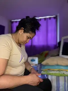 Snapshot of Carola-Ross chatting on June 2, 2026, 5:59 pm Carola-Ross online show from June 2, 2026, 5:59 pm