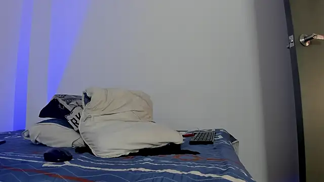 hugosan12 online show from December 4, 2025, 3:10 pm