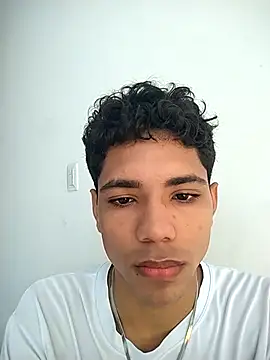 BrawnLove02 online show from February 21, 2025, 3:32 pm