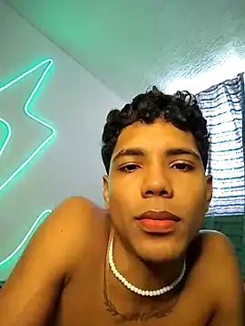 BrawnLove02 online show from March 4, 2025, 3:48 pm