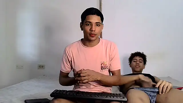 BrawnLove02 online show from September 11, 2025, 9:37 pm