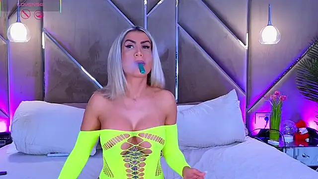 Snapshot of Lellie__ chatting on October 11, 2025, 4:38 pm Lellie   online show from October 11, 2025, 4:38 pm