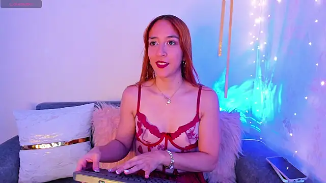 Snapshot of Emylyjonhs chatting on March 19, 2025, 8:43 pm Emylyjonhs online show from March 19, 2025, 8:43 pm