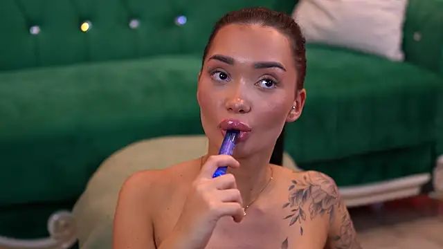 SashaFerrera online show from March 7, 2025, 1:09 am