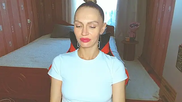 Snapshot of Lady_Sunshine_ chatting on July 28, 2026, 2:13 pm Lady Sunshine online show from July 28, 2026, 2:13 pm