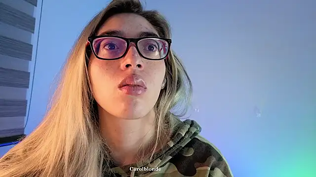 Carolblonde online show from May 26, 2026, 12:28 am