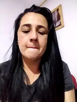 Snapshot of Alanna_11 chatting on October 4, 2025, 3:59 am Alanna 11 online show from October 4, 2025, 3:59 am