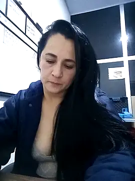 Snapshot of Alanna_11 chatting on October 13, 2025, 4:23 am Alanna 11 online show from October 13, 2025, 4:23 am