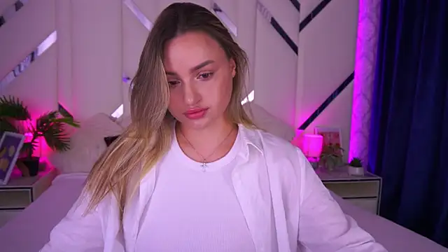 Snapshot of LindsieGreyy chatting on September 24, 2025, 6:17 am LindsieGreyy online show from September 24, 2025, 6:17 am