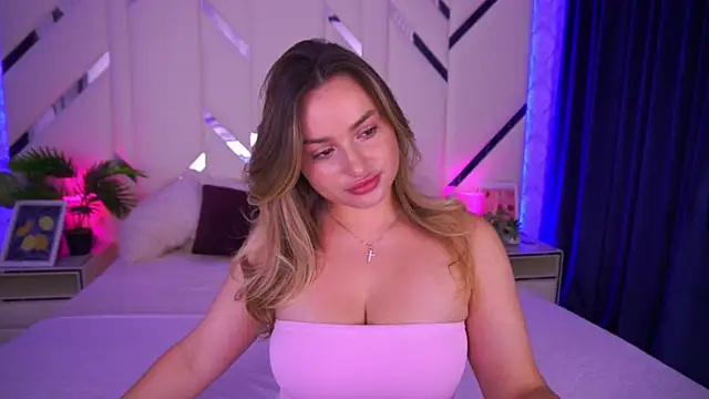 Snapshot of LindsieGreyy chatting on September 29, 2025, 6:18 am LindsieGreyy online show from September 29, 2025, 6:18 am