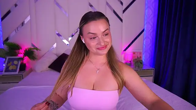 Snapshot of LindsieGreyy chatting on October 3, 2025, 6:43 am LindsieGreyy online show from October 3, 2025, 6:43 am