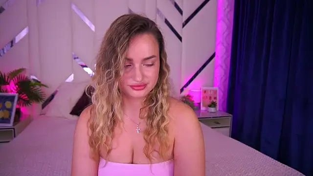 Snapshot of LindsieGreyy chatting on October 19, 2025, 7:20 am LindsieGreyy online show from October 19, 2025, 7:20 am