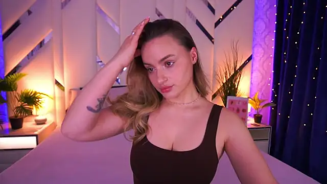 LindsieGreyy online show from February 27, 2026, 8:25 am