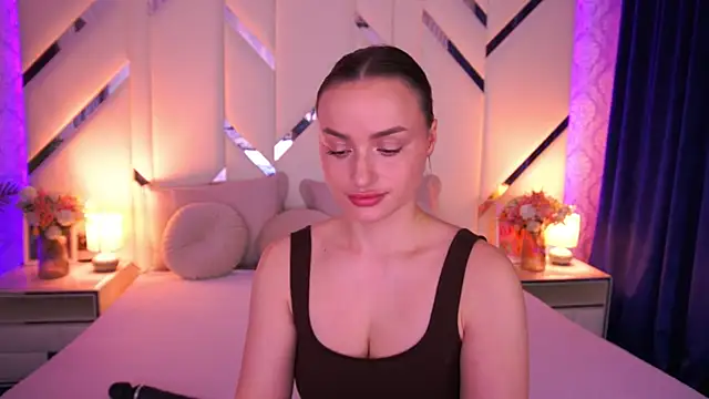 Snapshot of LindsieGreyy chatting on April 9, 2026, 6:19 am LindsieGreyy online show from April 9, 2026, 6:19 am