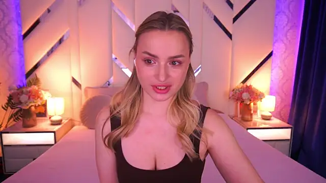 Snapshot of LindsieGreyy chatting on April 27, 2026, 6:55 am LindsieGreyy online show from April 27, 2026, 6:55 am