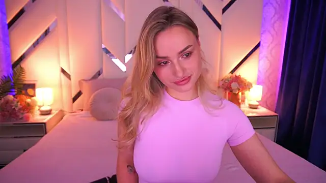 Snapshot of LindsieGreyy chatting on April 28, 2026, 6:18 am LindsieGreyy online show from April 28, 2026, 6:18 am