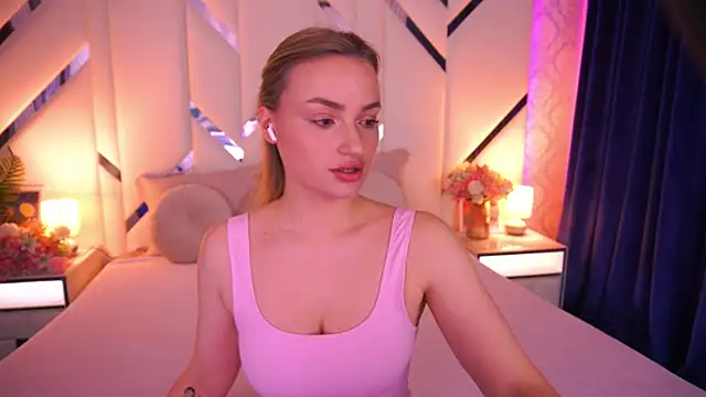 Snapshot of LindsieGreyy chatting on May 1, 2026, 6:18 am LindsieGreyy online show from May 1, 2026, 6:18 am