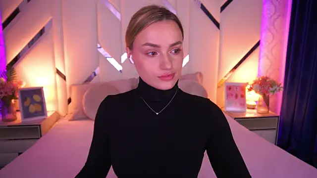 Snapshot of LindsieGreyy chatting on May 11, 2026, 6:30 am LindsieGreyy online show from May 11, 2026, 6:30 am