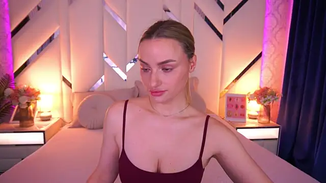 Snapshot of LindsieGreyy chatting on May 16, 2026, 6:43 am LindsieGreyy online show from May 16, 2026, 6:43 am
