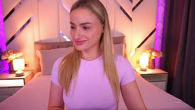 LindsieGreyy online show from June 21, 2026, 12:19 pm
