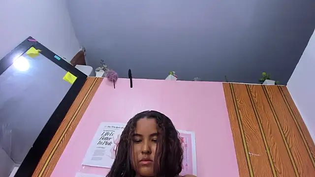 Snapshot of camilagreeco chatting on September 21, 2025, 2:40 pm camilagreeco online show from September 21, 2025, 2:40 pm
