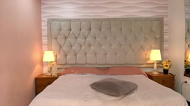 pamelasoto online show from February 12, 2025, 2:43 pm