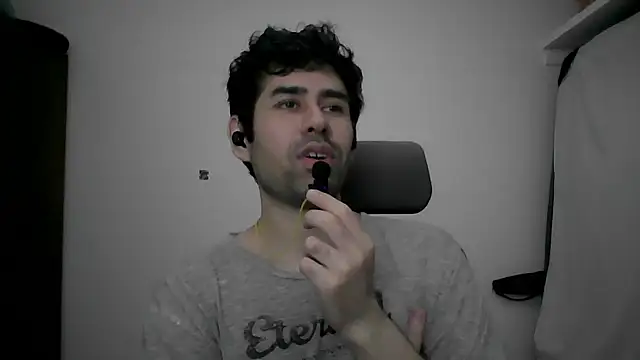 danicrux online show from February 26, 2025, 2:26 am