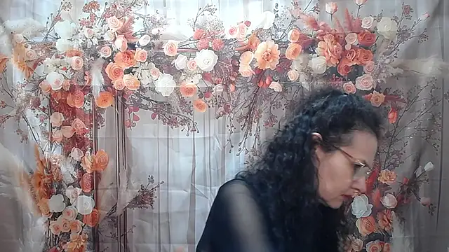 Miroslava Happi online show from May 10, 2026, 5:34 am