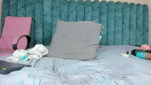 LilyRoxi online show from March 14, 2025, 11:11 pm