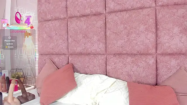 LilyRoxi online show from October 2, 2025, 9:22 pm