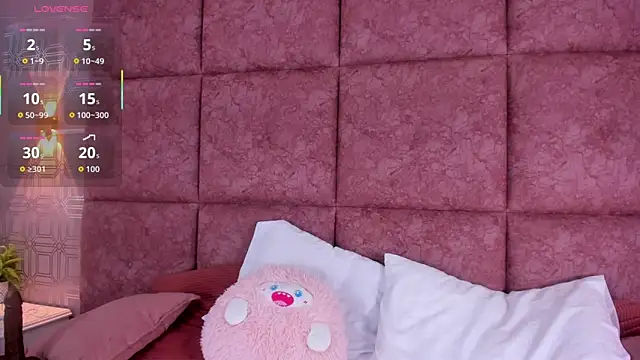 LilyRoxi online show from December 21, 2025, 6:04 pm