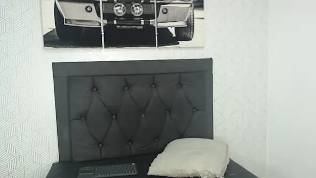 Snapshot of Selena_fox7 chatting on March 8, 2025, 2:45 am Selena fox7 online show from March 8, 2025, 2:45 am