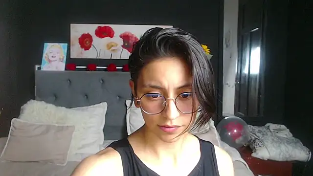 julieth garcia 1 online show from February 10, 2025, 8:53 pm