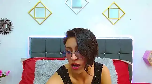 julieth garcia 1 online show from February 12, 2025, 7:35 pm