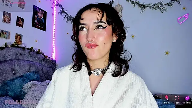 Snapshot of roxxystar_ chatting on March 7, 2025, 8:13 am roxxystar online show from March 7, 2025, 8:13 am