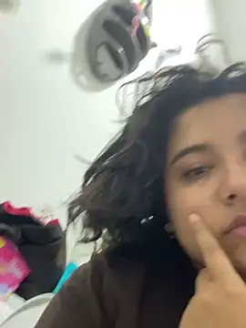 emyrose2 online show from February 23, 2025, 7:44 am