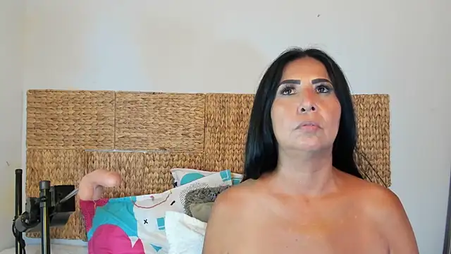 Jackiehmilf52 online show from May 15, 2026, 2:51 am