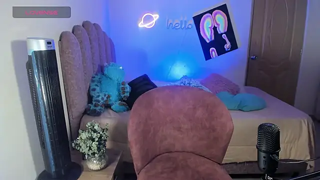 Maryybellax online show from March 19, 2025, 10:42 pm