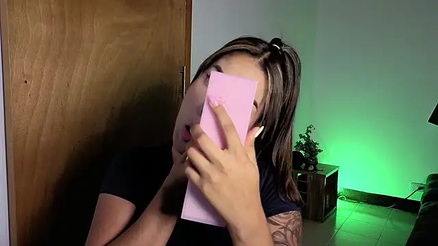 Maryybellax online show from November 6, 2025, 9:59 pm