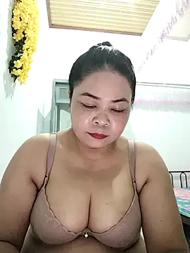 Baby-bigtits2024 online show from February 12, 2025, 1:27 pm