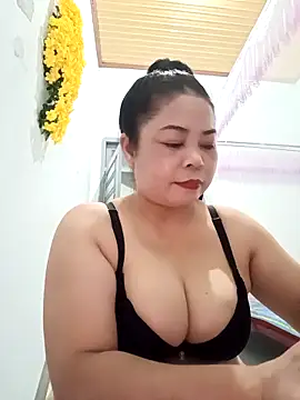 Baby-bigtits2024 online show from March 12, 2025, 12:57 pm