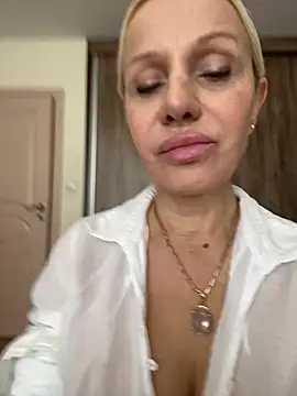 DeboraXporn online show from May 8, 2026, 6:52 am