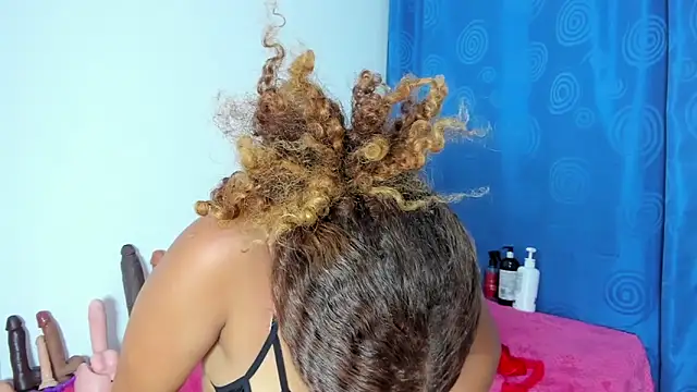 MELINAMARTINS online show from February 23, 2026, 12:19 am