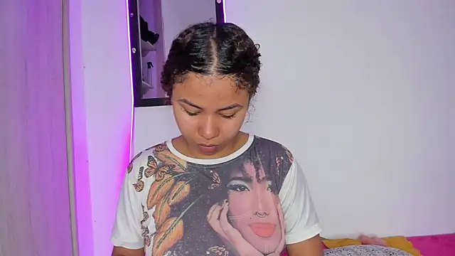 MELINAMARTINS online show from May 8, 2026, 10:48 pm