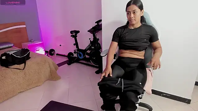 Snapshot of cristal_crossfitx chatting on May 7, 2026, 10:20 am cristal crossfitx online show from May 7, 2026, 10:20 am